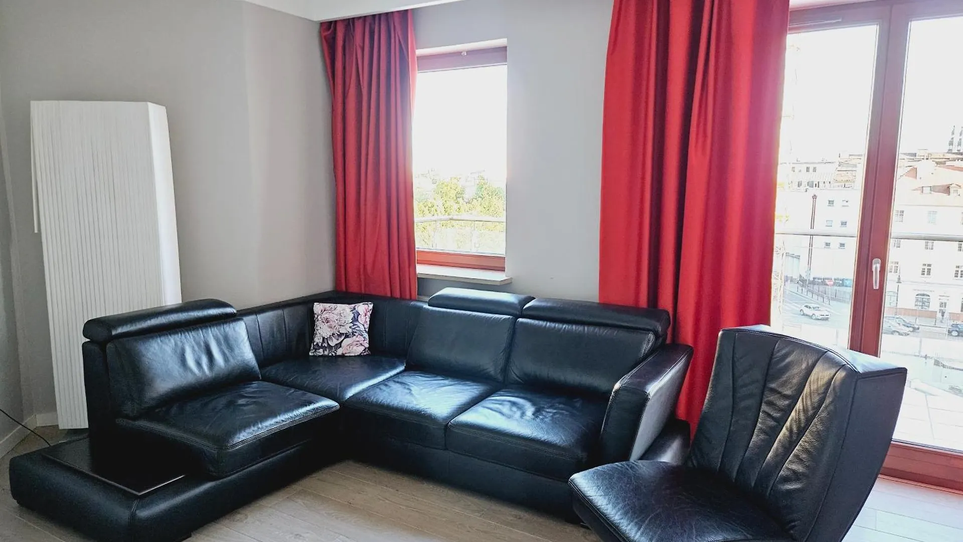 5 Pietro Apartamentowca W Sercu Poznania Polen